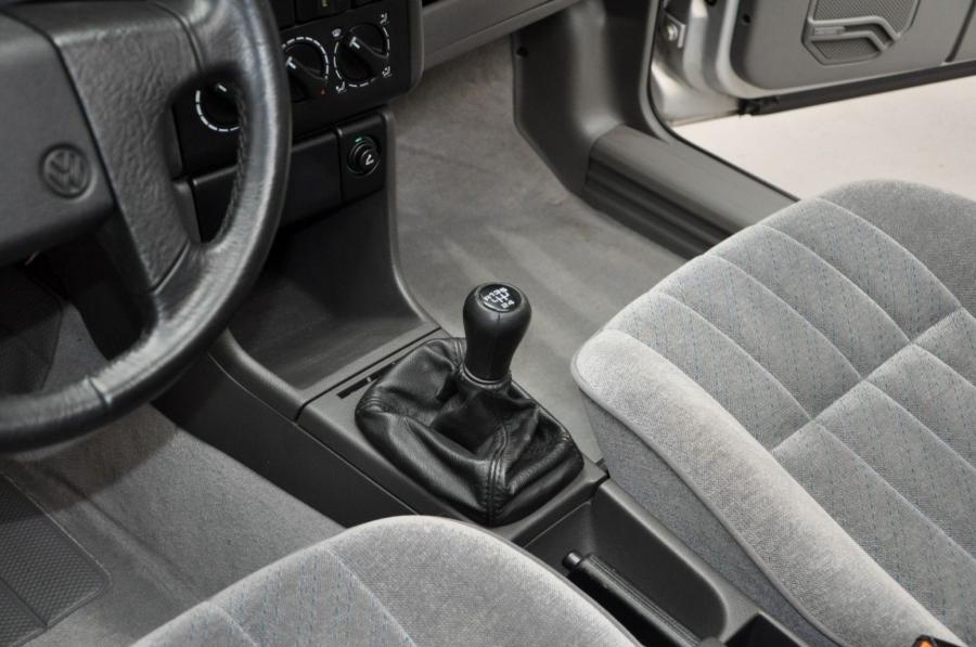 Детали интерьера Volkswagen Passat VR6 Variant Satinsilber Metallic (B3) 1992 года  (фото 45 из 51)